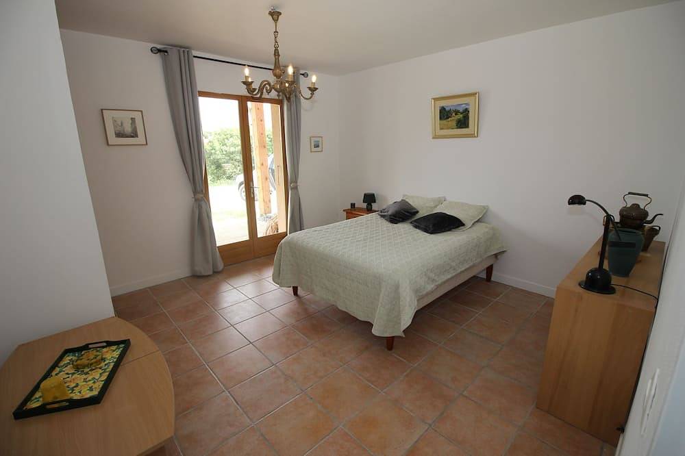 House between lake and mountains, close to resorts in Prunières, Écrins National Park