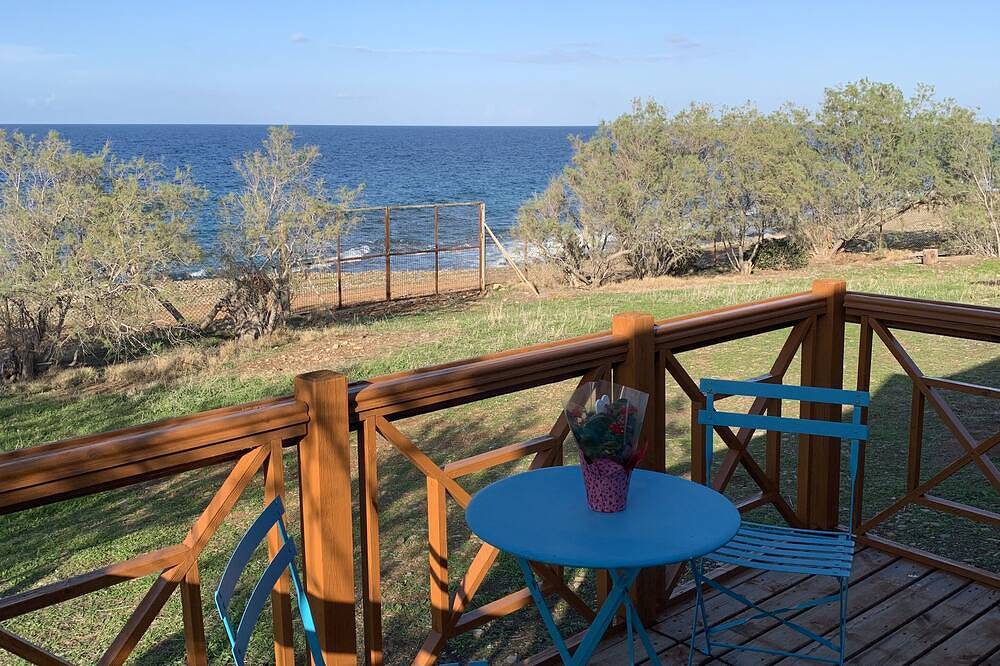 Tiny House Lyrides by the cretan sea in North Crete