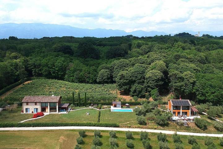 Casa vacanza per 20 persone, con Idromassaggio e Giardino nonché Piscina e Sauna a Volpago del Montello