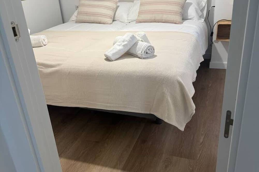 4-Bedroom Beach Apartment in Ribeira | Ocean Views & Just Steps from the Beach in Ribeira, Rías Baixas