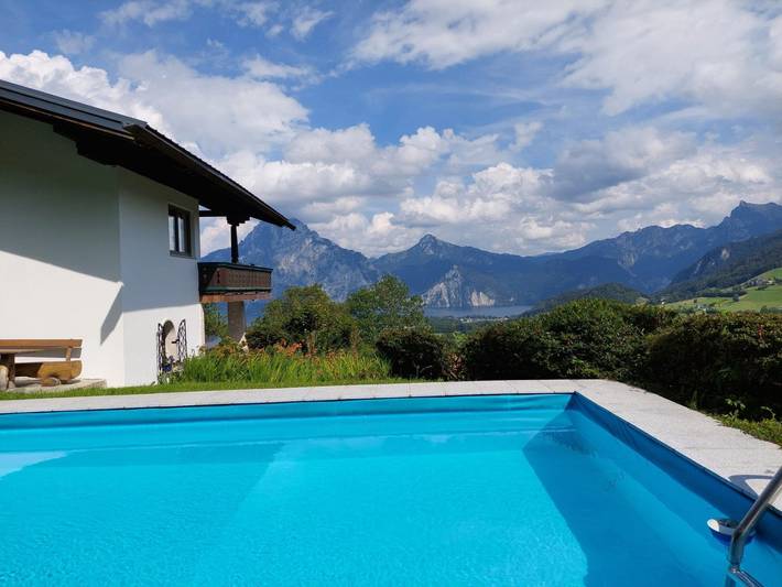 Ferienhaus für 6 Personen, mit Balkon und Terrasse sowie Garten und Pool am Traunsee