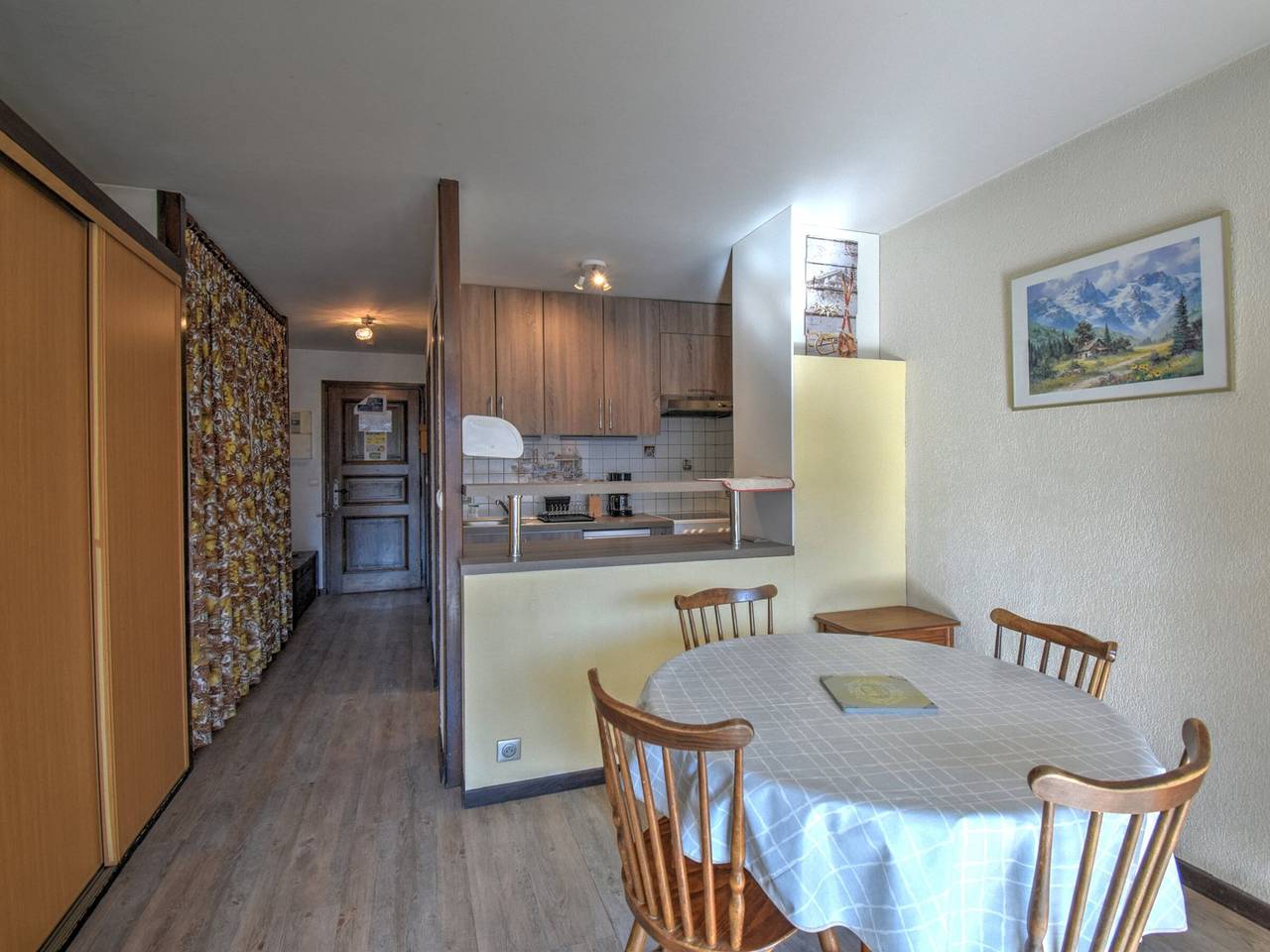 Entire studio, Studio for 4 in Morzine, near center, pets allowed, parking in Morzine, Les Portes du Soleil