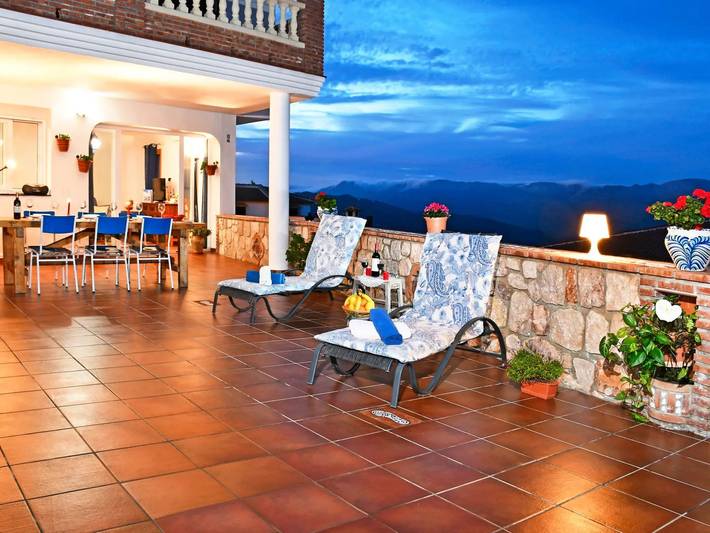 Apartamento entero, 5 estancias 6 personas in Comares, Cordillera Penibética