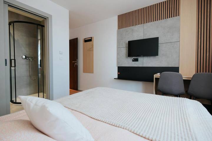 Apartament wakacyjny dla 2 osób, z ogród i basen, zwierzęta dozwolone w Krasnobród