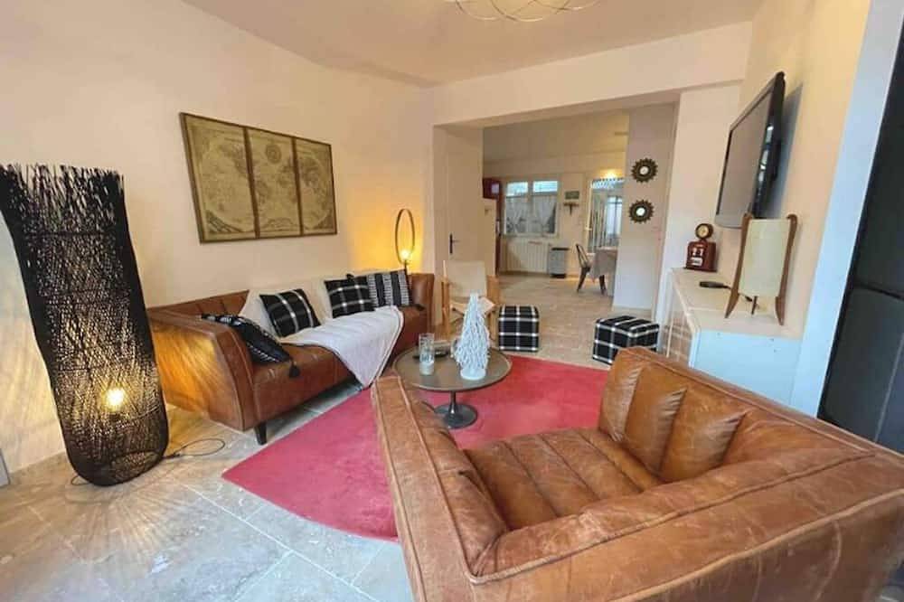 Cosy house Intra-muros, air conditioning, parking, exterior in Aigues-Mortes, Côte d'Améthyste