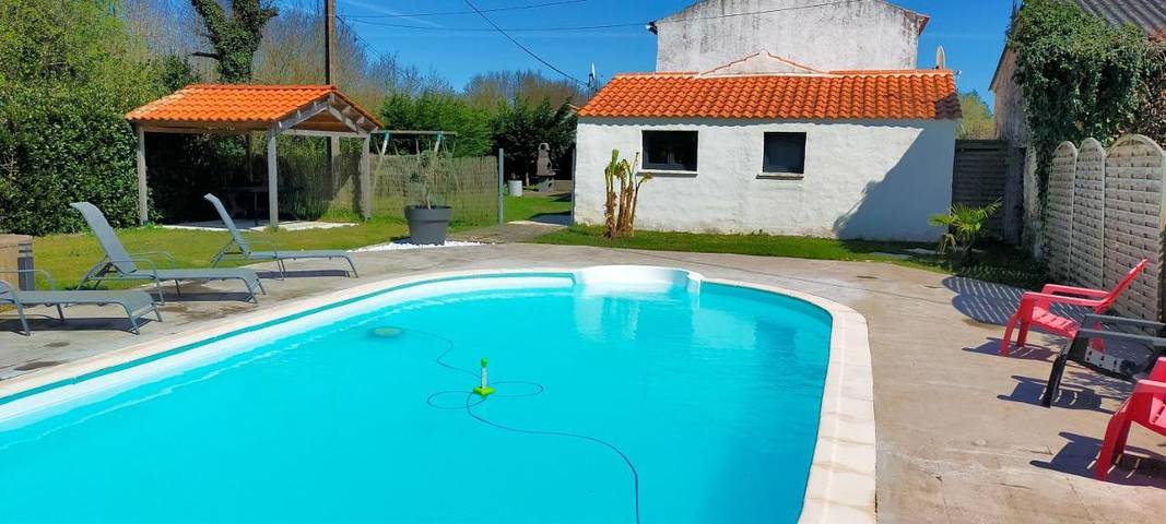 Location de vacances pour 8 personnes, avec jardin ainsi que terrasse et piscine à La Garnache - 2