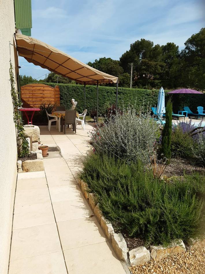 Gîte pour 3 personnes, avec terrasse ainsi que jardin et piscine à Vaison-la-Romaine - 3