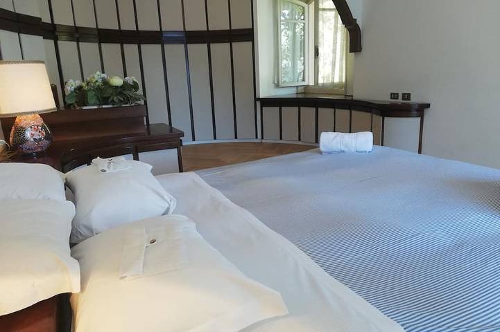 Beautiful Lake Front Villa, tolle Comer See, exklusive Lage !! in Argegno, Gemeinde Argegno
