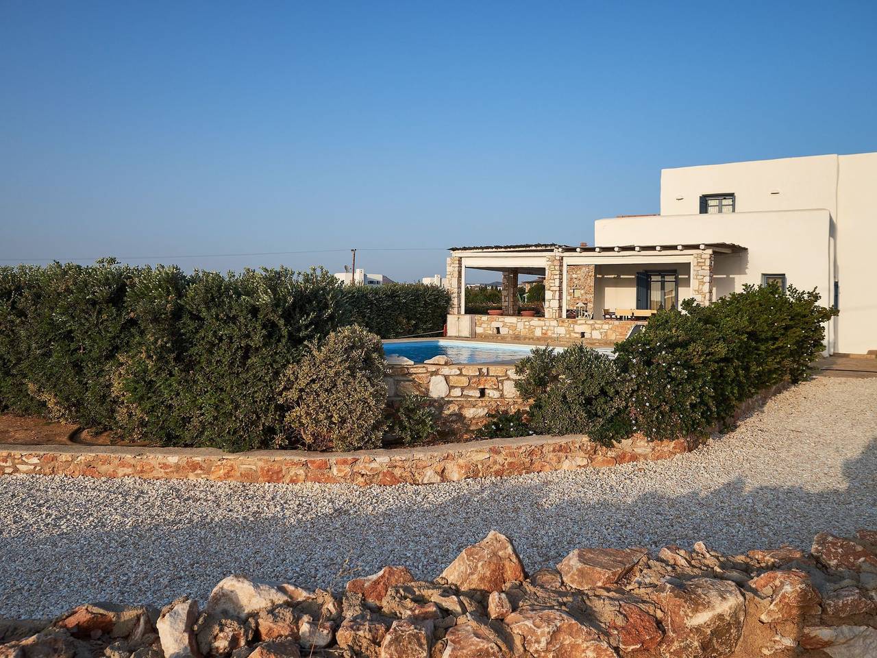Große, komfortable Pool-Villa, Strand zu Fuß erreichbar in Parasporos, Paros