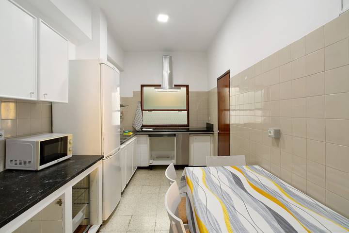 Apartamento entero, Apartamento de vacaciones 'Don Victor' con terraza privada, balcón y Wi-Fi in La Isleta, Las Palmas de Gran Canaria