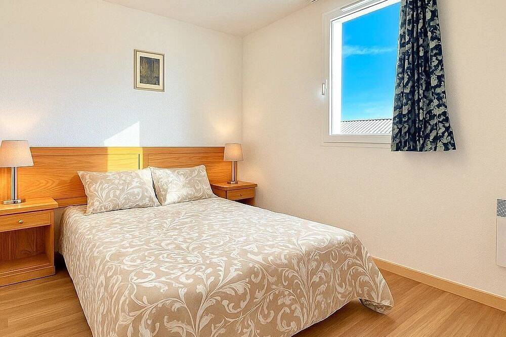 Entire apartment, La Traversante du Mas, 6 guests, Pool in Calvisson in Calvisson, Nimes region