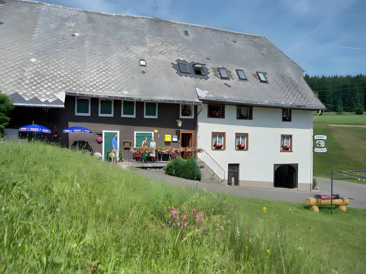 Entire studio, Studio 'Doppelzimmer Nr 2' with Mountain View, Shared Garden and Wi-Fi in Grafenhausen, Southern Black Forest