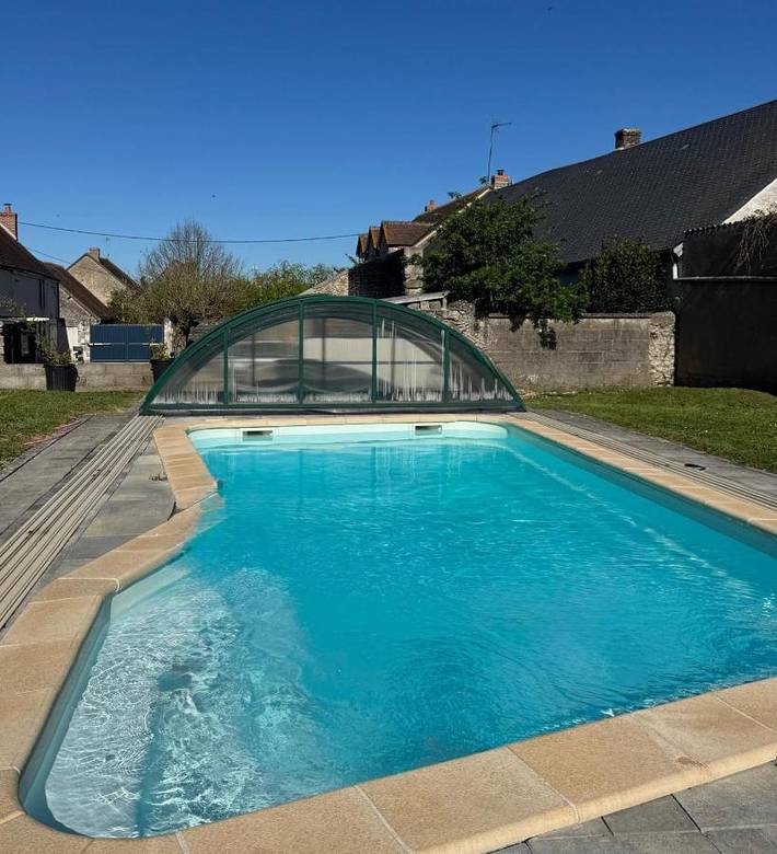 Location de vacances pour 9 personnes, avec Terrasse et Piscine dans Villerbon