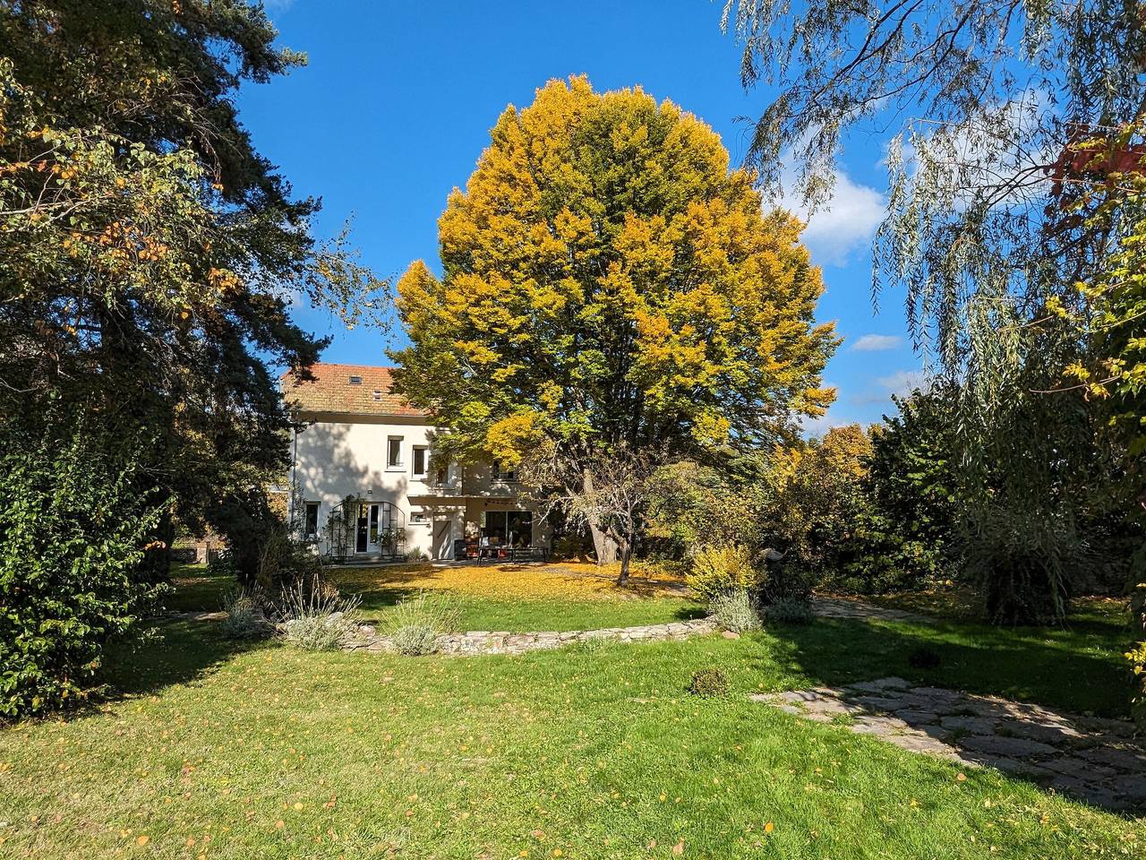 Maison rénovée avec piscine, parc arboré et proche de la gare à Chamalières-sur-Loire in Chamalières-sur-Loire, Massif central