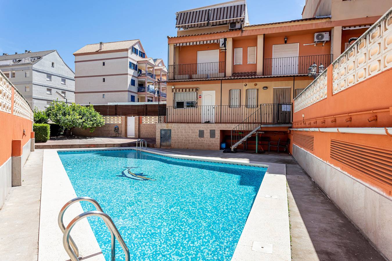 Apartamento entero, Apartamento 'Lopimar Aurora' con piscina compartida, Wi-Fi y aire acondicionado in Canet de Berenguer, Costa de Valencia