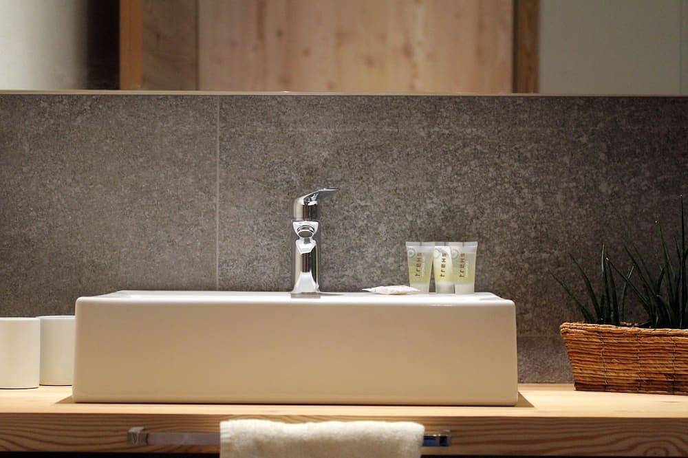 Suite Karen bei Im Winkl / Gemütliche Suite mit Überdachter Terrasse in Dietenheim, Brunico