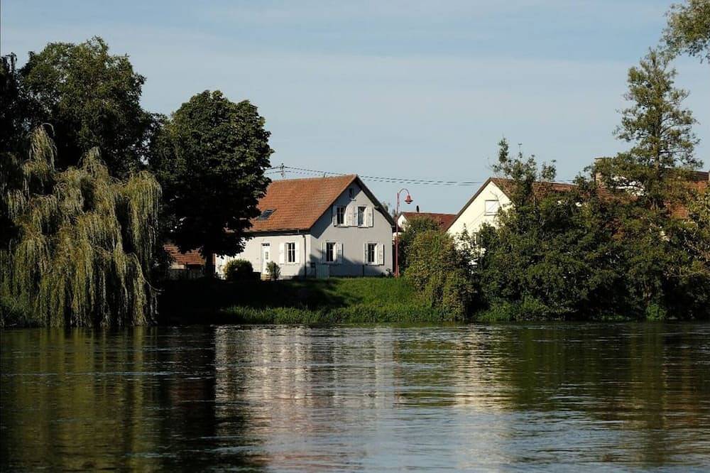 Our waterfront house in a village with golf course and Michelin star restaurants in Wanzenau, Region Straßburg