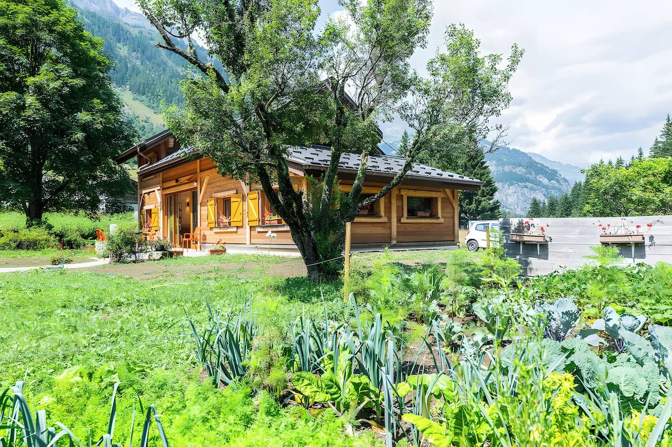 New \"chalet des plans\" mountain view! at the foot of the slopes, terrace, garden. in Vallorcine, Region Bonneville