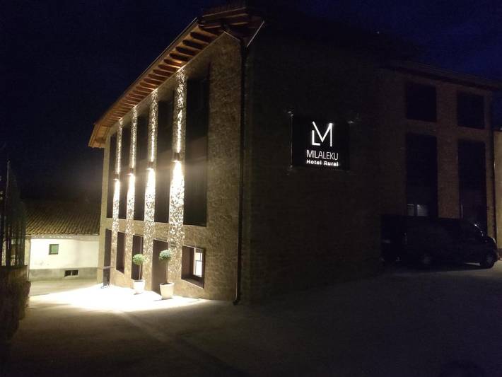 Hotel para 2 personas, con jacuzzi y terraza, Se admiten mascotas en Tierra Estella