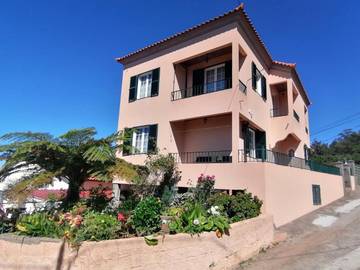 Gîte pour 3 personnes, avec vue et jardin à Ribeira Brava