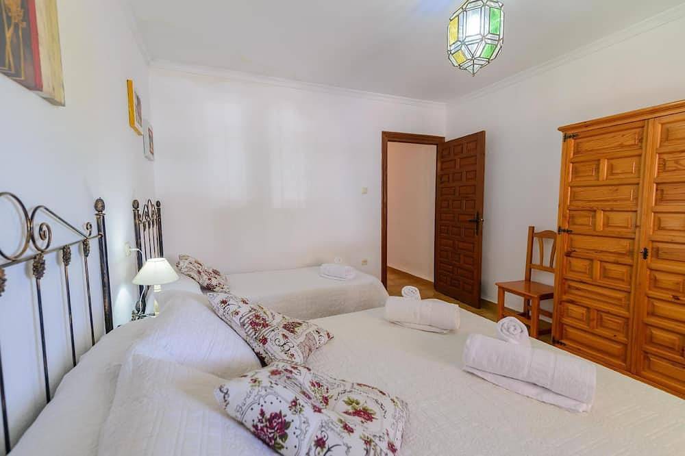 Casa Patio de los Naranjos con Terraza y Piscina in Alcaucín, Provincia de Málaga