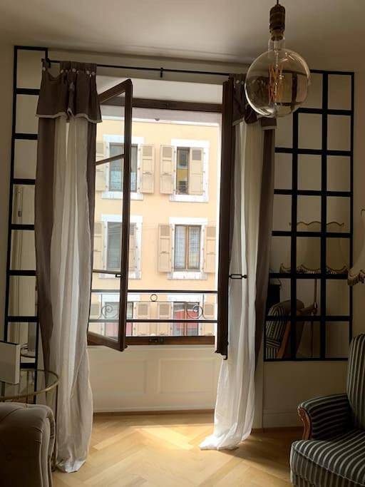 Cały apartament, Celui qui est au centre in Genève Secteur de dist., Genewa