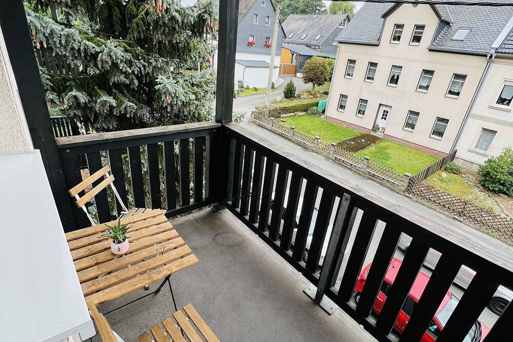 Ganze Wohnung, Großzügige Unterkunft + Wifi + Parkplatz in Rothenbach, Glauchau