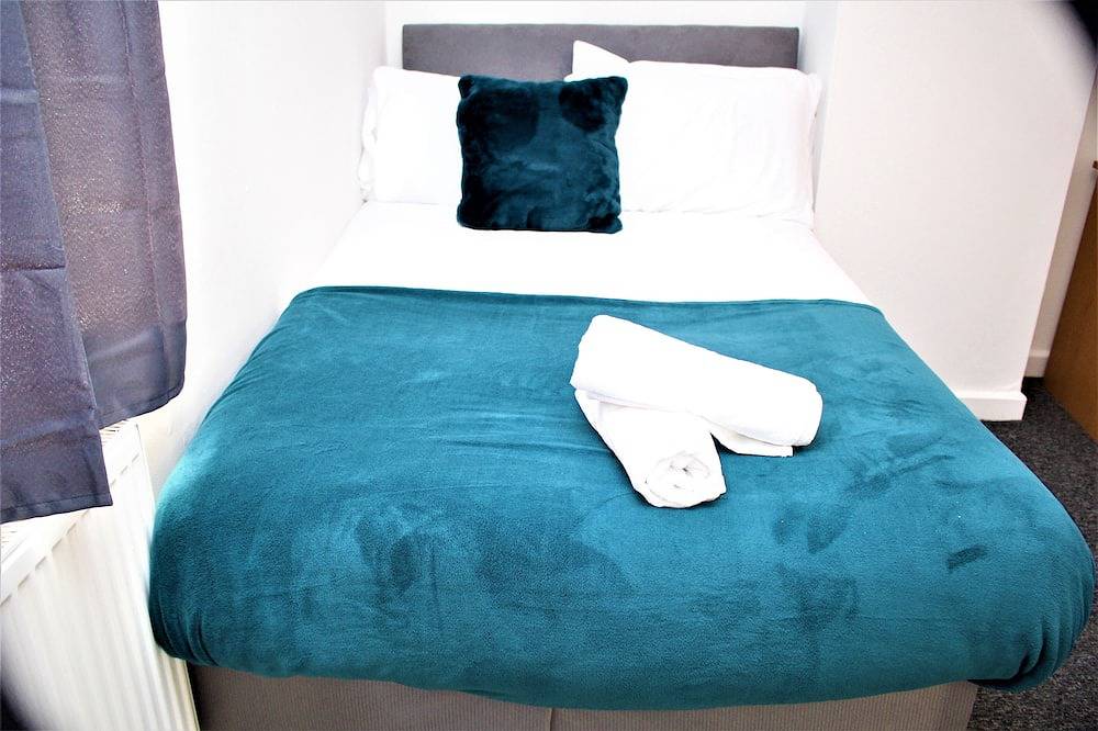 City Centre Spacious 5 Bedrooms House Aylesbury in Aylesbury, Buckinghamshire