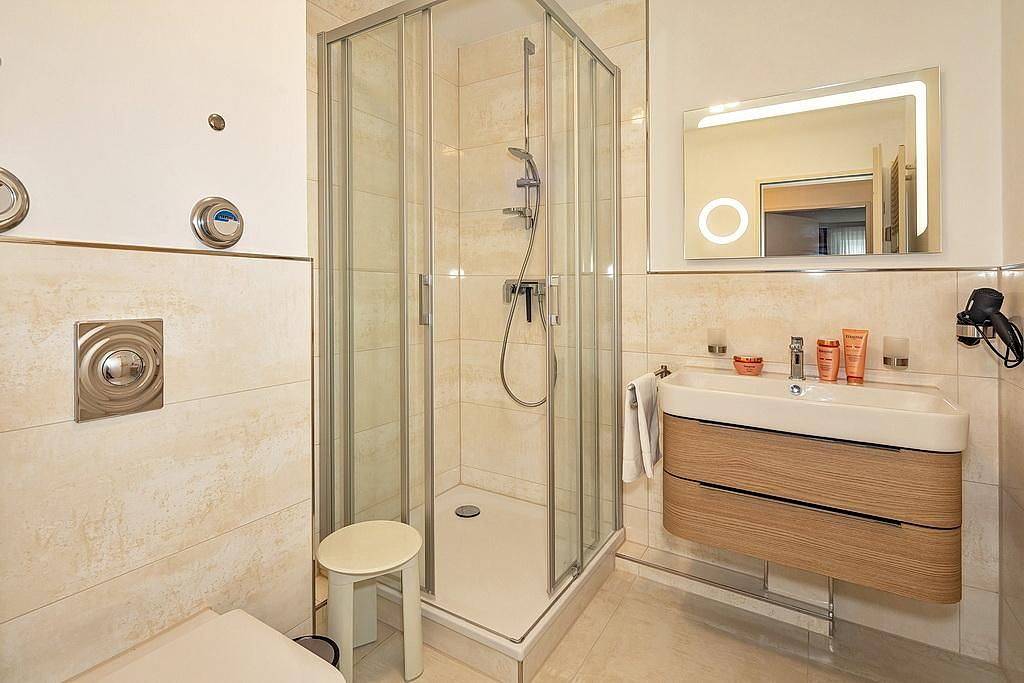 Ganze Wohnung, Tolles Ferienapartment mit Meerblick in Top-Lage zwischen Ostsee und Schloonsee in Bansin, Heringsdorf