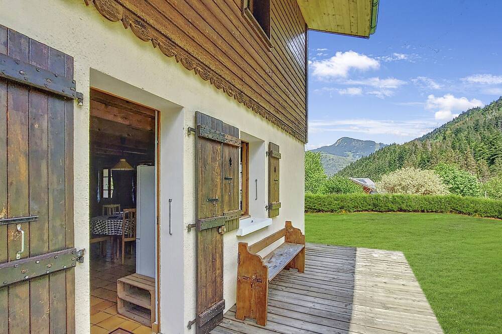 Chalet Seytroux - 6 beds - Garden with Mountain Views in Seytroux, Thonon-les-Bains en omgeving