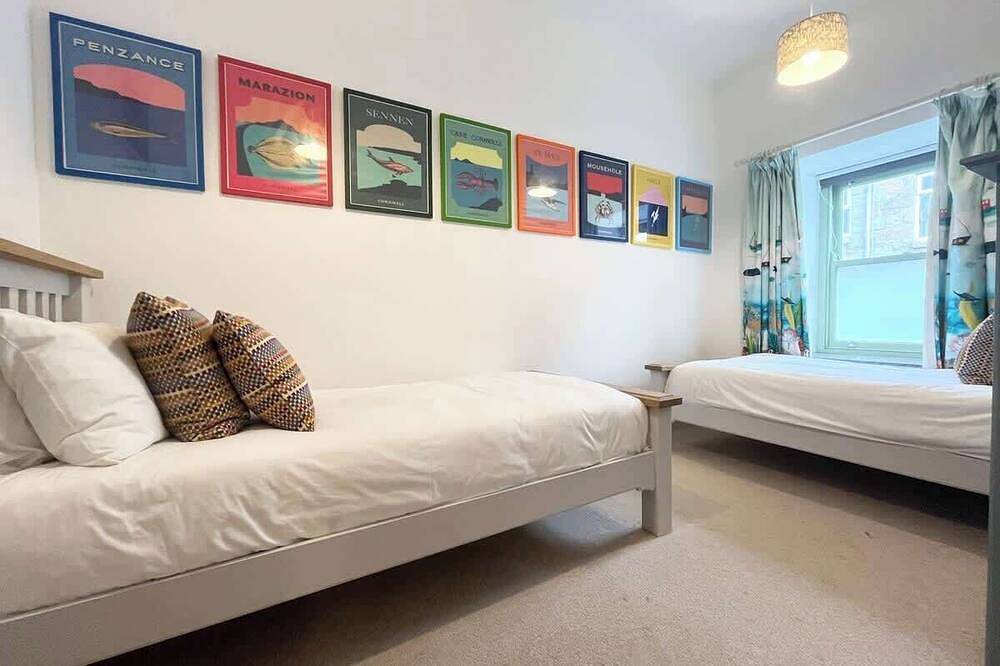 Stylish~Tasteful~2Bed~2Bath~Central~Townhouse in Penzance, Cornwall