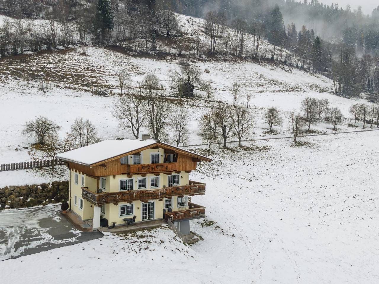 Ganze Wohnung, Wohnung mit Pool und viel Platz um das Haus
 in Goldegg, Ski Amadé