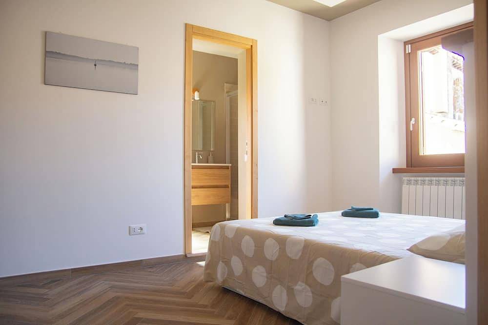 Ganze Wohnung, Cozy Apartment in the Historic Heart of Trevignano Romano in Trevignano Romano, Braccianosee