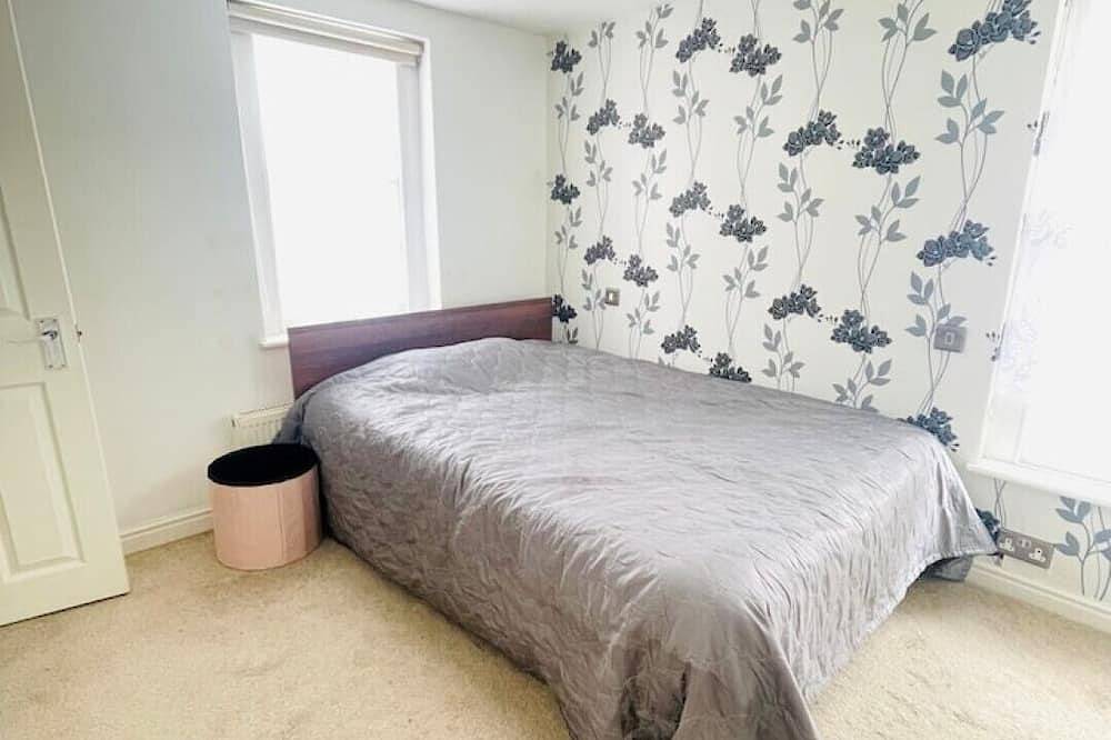 Cosy 3-Bedroom Character Cottage in Historic Waltham Cross in Broxbourne, Hertfordshire