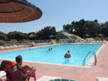 Camping pour 2 personnes, avec bassin pour enfant dans l' Hérault