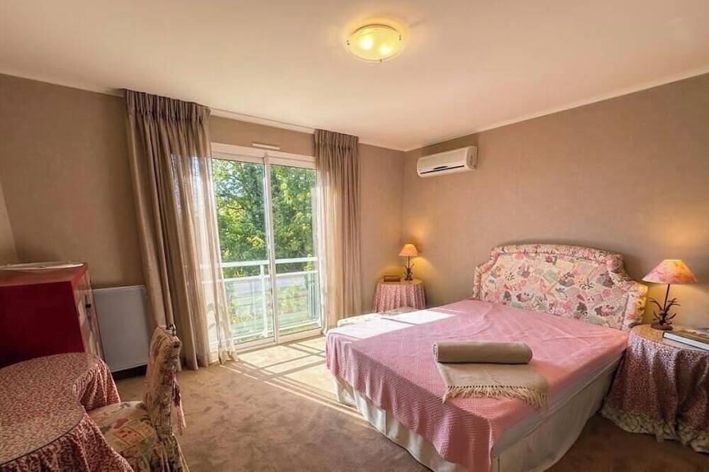 Villa Mont-Blanc & 6 bedrooms & views of the Alps and lake in Divonne-les-Bains, Gex