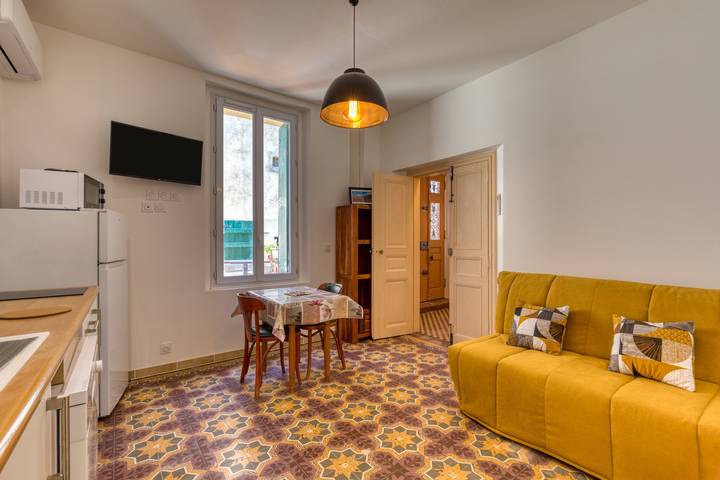 Estudio entero, Estudio «A La Bonne Franck'ette» con terraza privada, Wi-Fi y aire acondicionado in Aspiran, Región de Lodève