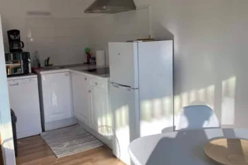 Entire apartment, Studio lumineux avec terrasse à deux pas de Genève in Gaillard, Saint-Julien-en-Genevois region