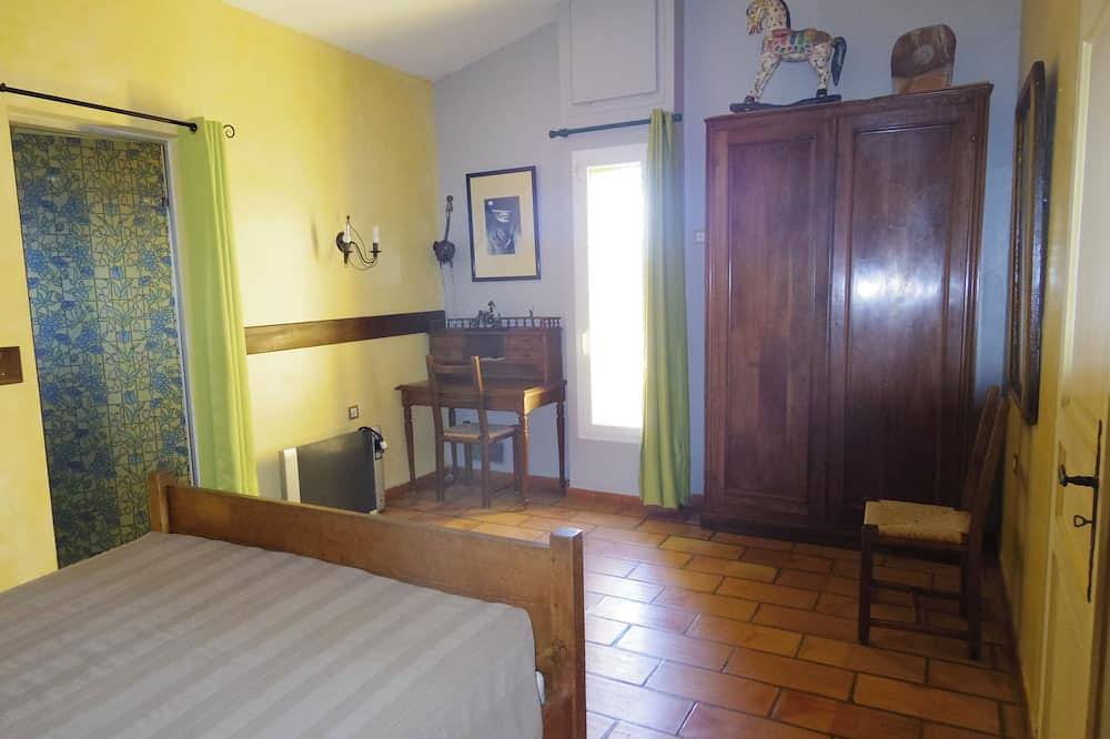 Haus auf 4 ha in Ruhe mit beheiztem Schwimmbad in Gargas in Gargas, Regionaler Naturpark Luberon