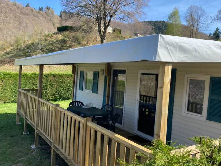 Mobil home pour 5 personnes, avec piscine et terrasse