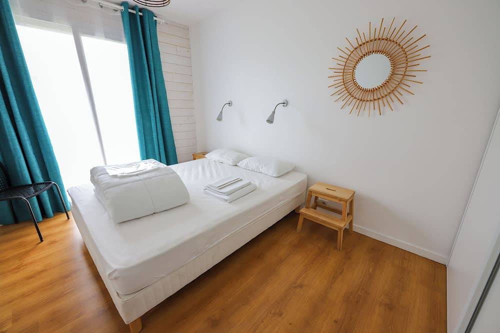 Maison familiale 6/8 personnes à 100m de la mer/Gr34 avec piscine in Guissény, Région de Brest