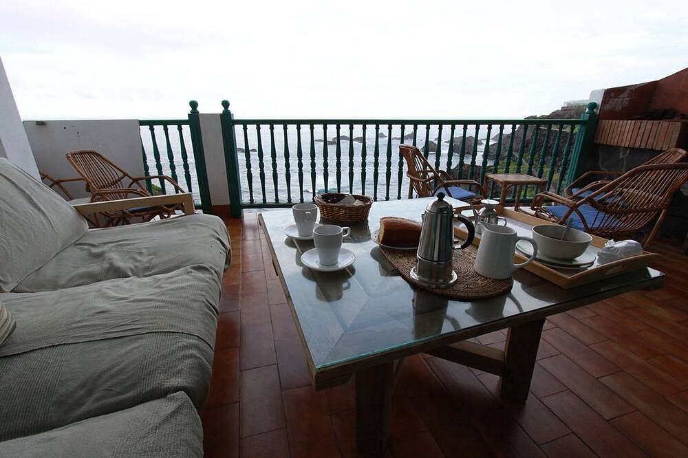 Beachfront house, only 50 meter from the beach in Fuencaliente de La Palma, La Palma Sur