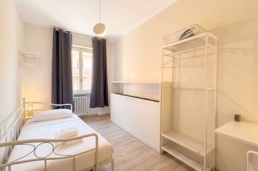 Appartamento intero, Centro & Leonardo: Trilocale Moderno con Balcone in Sesto Calende, Comune di Sesto Calende
