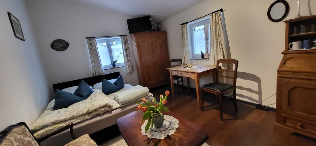 Ganze Ferienwohnung, Ferienwohnungen Heinrichsberger - Apartment Sonja mit Dusche und Blick auf den Bach in Bad Aibling, Landkreis Rosenheim