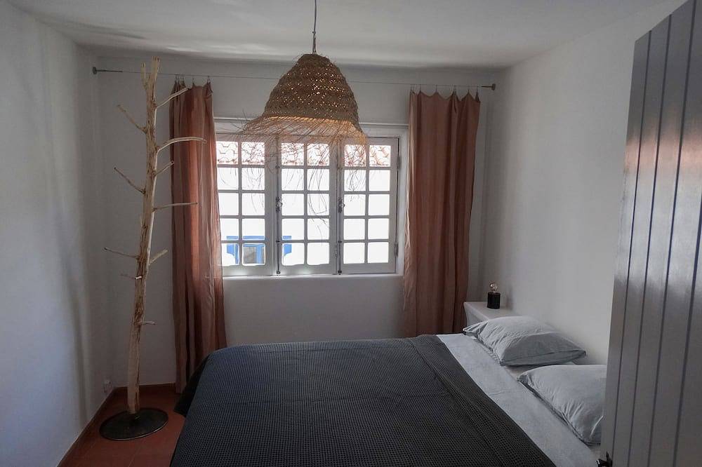 Beautiful house with roof terrace in old town of Odeceixe in Odeceixe, Costa Alentejana