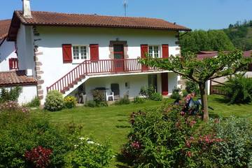Gîte pour 8 personnes, avec jardin et balcon à Bidarray