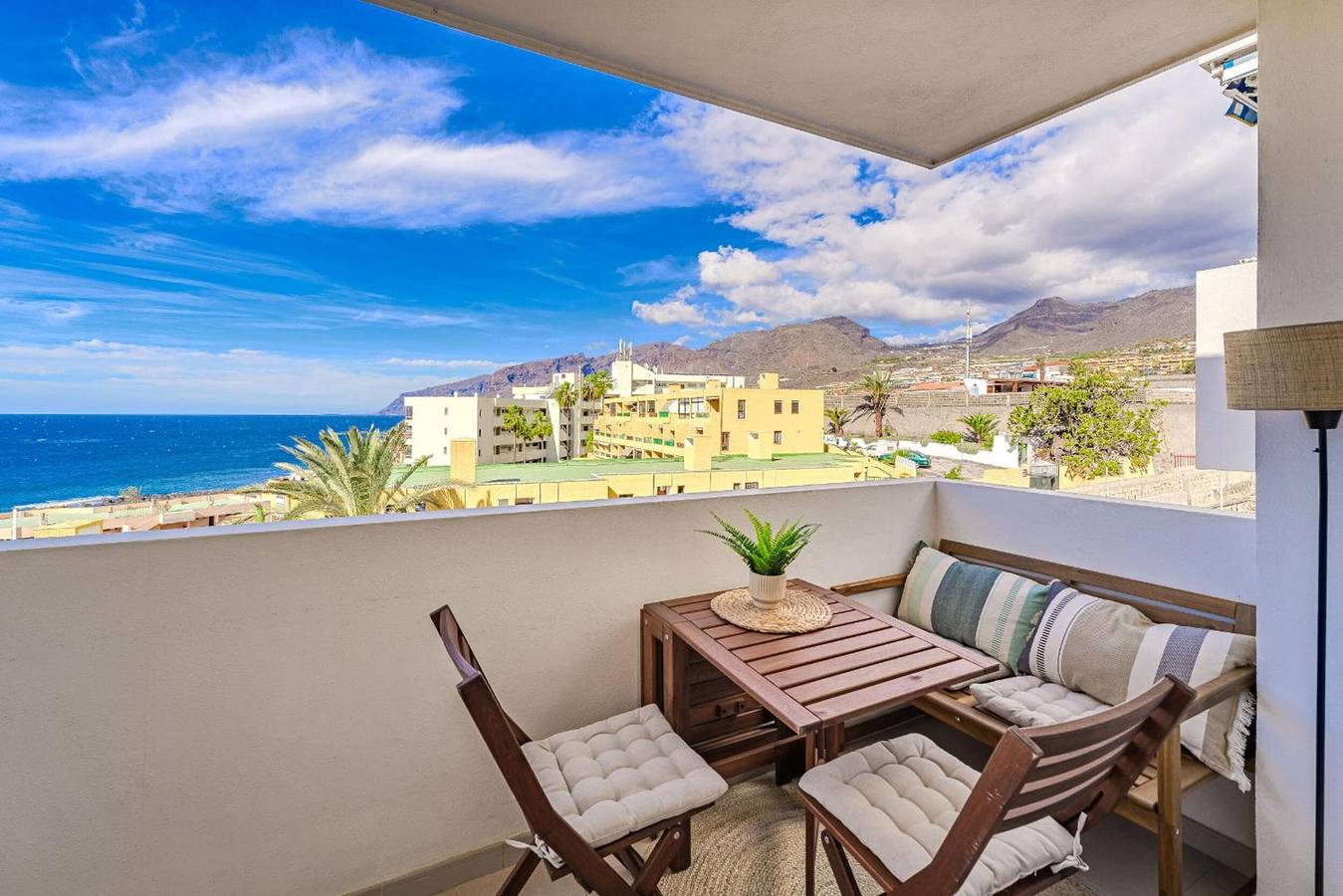 Apartamento entero, Apartamento Vacacional 'Playa La Arena 2 Habitaciones' con Vista al Mar, Balcón y Wi-Fi in Playa Neptuno (Santiago del Teide), Santiago del Teide