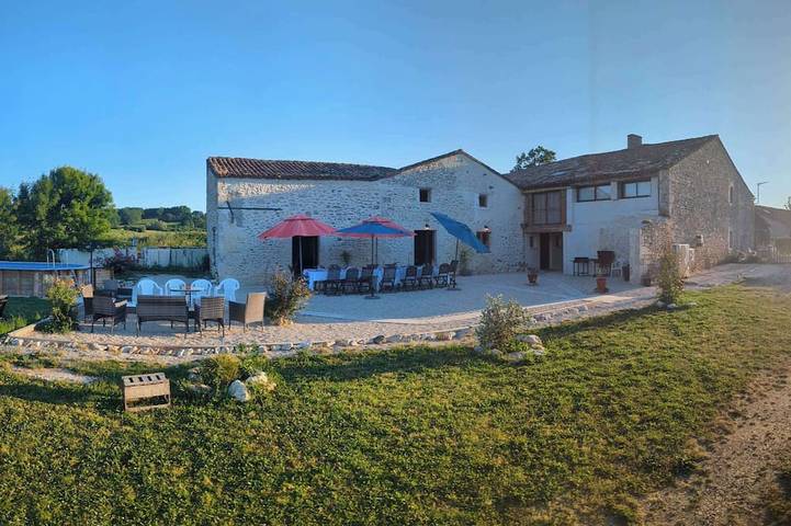 Location de vacances pour 18 personnes, avec Balcon ainsi que Jacuzzi et Jardin à Sigoulès