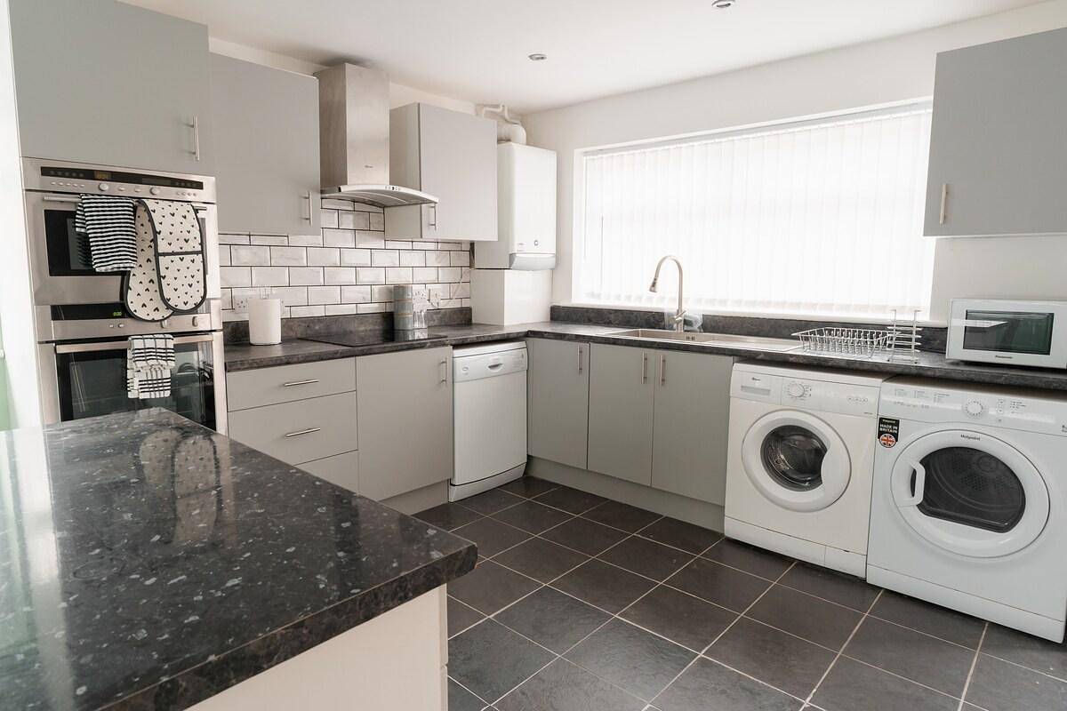 Convenient Wirral Retreat in Merseyside