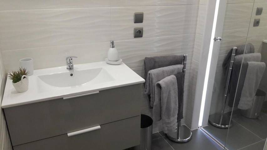 Location de vacances pour 3 personnes, avec piscine ainsi que jardin et vue à Sainte-Croix-en-Plaine - 4